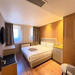 Hotel Volonte & *